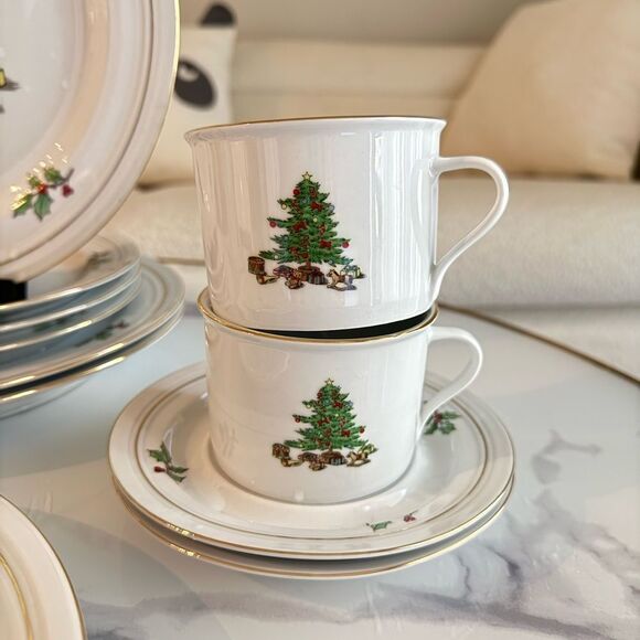 Tienshan Holiday Hostess Vintage Christmas Porcelain Set, 22K Gold Bands, 16 Pc - Picture 2 of 8